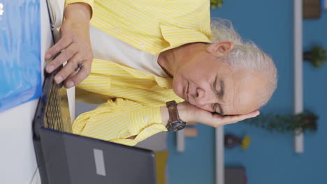 Vertical-video-of-Home-office-worker-old-man-falling-asleep.